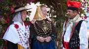 Tänzer der Gruppe Es Xacoters bereiten sich auf einen Ball vor. Tänzer der Gruppe Es Xacoters bereiten sich auf einen Ball vor.