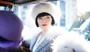 Miss Fisher (Essie Davis) bei Ihrem nächsten Fall. Miss Fisher (Essie Davis) bei Ihrem nächsten Fall.