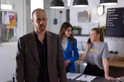 Tobias (Patrick Müller) wird zunehmend besorgt, als Esma auch am nächsten Morgen unauffindbar ist. Hinten links Britta (Tabea Heynig), rechts Ronja (Theresa Traser) Tobias (Patrick Müller) wird zunehmend besorgt, als Esma auch am nächsten Morgen unauffindbar ist. Hinten links Britta (Tabea Heynig), rechts Ronja (Theresa Traser)