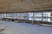 120 Metallfenster samt Au&szlig;enjalousien aus einem B&uuml;rogeb&auml;ude in Z&uuml;rich finden im Neubau des Metallbaubetriebs der Familie Keller eine neue Verwendung.
