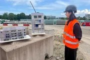 Architektin Marianne Meister mit dem Siegerentwurf f&uuml;r ein Mehrfamilienhaus in Basel &ndash; gebaut mit wiederverwendeten Betonst&uuml;tzen aus dem r&uuml;ckgebauten Parkhaus Lysb&uuml;chel.
