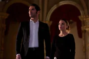 Ihr neuster Fall nimmt eine unerwartete Wendung, als Chloe (Lauren German, r.) sich damit auseinandersetzen muss, dass Lucifer (Tom Ellis, l.) möglicherweise doch mehr damit zu tun hat, als sie sich eingestehen will ... Ihr neuster Fall nimmt eine unerwartete Wendung, als Chloe (Lauren German, r.) sich damit auseinandersetzen muss, dass Lucifer (Tom Ellis, l.) möglicherweise doch mehr damit zu tun hat, als sie sich eingestehen will ...