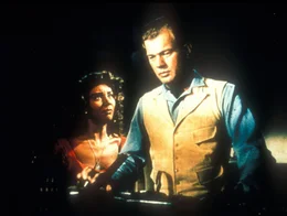 Als Anwalt stellt sich Jesse (Joseph Cotten) gegen seinen Vater und wird hierf&uuml;r von der Ranch verwiesen. Bei seinem Abschied gesteht er Pearl (Jennifer Jones) seine Liebe. Weiteres Bildmaterial finden Sie unter www.br-foto.de.