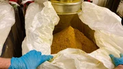 Curry-Produktion im niedersächsischen Dissen: So sieht das Pulver nach dem Mahlen aus. Curry-Produktion im niedersächsischen Dissen: So sieht das Pulver nach dem Mahlen aus.