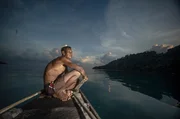 Seit Generationen leben die Moken von und mit dem Wasser. Das Meer ist ihr Universum - es versorgt sie mit allem, was sie ben&ouml;tigen.