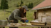 Als Zeitvertreib, während sie eine Alm hütet, stellt Dorfhelferin Katja Baumann (Simone Thomalla) Butter her. Als Zeitvertreib, während sie eine Alm hütet, stellt Dorfhelferin Katja Baumann (Simone Thomalla) Butter her.