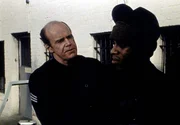 Frank (Kenneth Kimmins, l.) bringt Albert (Guy Killum, r.) in eine ausweglose Situation. Frank (Kenneth Kimmins, l.) bringt Albert (Guy Killum, r.) in eine ausweglose Situation.