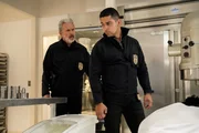 Alden Parker (Gary Cole, l.); Nick Torres (Wilmer Valderrama, r.)