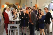 Nina muss ausgerechnet mit Luca ein Duett singen, woraufhin Olivia sich verletzt Maik zuwendet. (v.l.n.r.) Virgin (Chris Gebert), Minni (Iris Shala), Olivia (Kasia Borek), Maik (Sebastian K&ouml;nig) Paloma (Maja Maneiro), Anna (Jeanette Biedermann) und Tom (Patrick Kalupa) ...