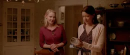 L - R: Katherine Heigl als Jenny, Linda Emond als Rose