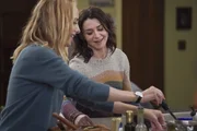 Einstige Feindinnen vereint: Kim Raver als Dr. Teddy Altman, Caterina Scorsone als Dr. Amelia Shepherd. Einstige Feindinnen vereint: Kim Raver als Dr. Teddy Altman, Caterina Scorsone als Dr. Amelia Shepherd.