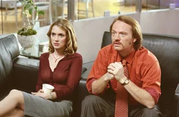 Ein Pizzab&auml;cker wird Erbe eines multimilliardenschweren Konzerns! Mac McGrath (Jared Harris), Moderator der Fernsehsendung "Inside Access", setzt seine Mitarbeiterin Babe Bennett (Winona Ryder) auf die Story.