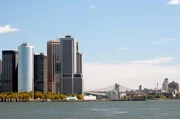 New York besticht mit seinen Wolkenkratzern, weitl&auml;ufigen Parks und einem System riesiger Br&uuml;cken. Die Modernisierung der Metropole geht auf den Stadtplaner Robert Moses zur&uuml;ck, der New York grundlegend ver&auml;nderte.