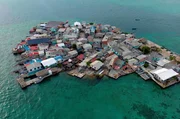 Mitten in der Karibik liegt die Insel Santa Cruz del Islote. Ehemalige Sklaven haben sich hier aus Korallen, Muscheln und Steinen eine neue Heimat geschaffen.