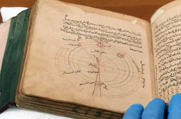 In einem historischen Buch in der S&uuml;leymniye Bibliothek in Istanbul finden sich Bauanleitungen f&uuml;r Astrolabien.