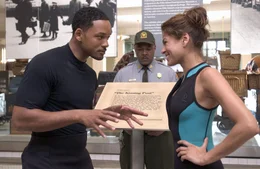 Dank seiner genialen Flirt-Tipps und seiner guten Kontakte arrangiert Hitch (Will Smith, r.) f&uuml;r seine Kundschaft Dates mit den au&szlig;ergew&ouml;hnlichsten Frauen. Eines Tages jedoch lernt er die hinrei&szlig;ende Journalistin Sara (Eva Mendes, l.) kennen ...