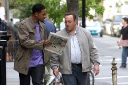 Als sich der tollpatschige Albert (Kevin James, r.) in das glamour&ouml;se Society-Girl Allegra Cole verliebt, kann nur noch einer ihm helfen: Hitch, der Date-Doktor (Will Smith, l.) ...