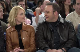 Wider Erwarten gelingt es dem tollpatschigen Albert (Kevin James, r.) ein Date mit dem glamour&ouml;sen Society-Girl Allegra Cole (Amber Valletta, l.), die erst k&uuml;rzlich zur "Sexiest Woman Alive" gew&auml;hlt wurde, zu ergattern ...