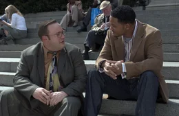 Hitch (Will Smith, r.) ist New Yorks erfolgreichster Heiratsvermittler. Sein Motto: Sp&auml;testens beim dritten Date ist die Frau erobert - sonst gibt es eine Geld-zur&uuml;ck-Garantie. Doch dann bekommt er einen neuen Klienten: Albert (Kevin James, l.) ...