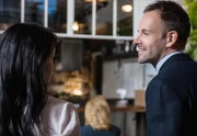 Ein neuer Fall besch&auml;ftigt Sherlock Holmes (Jonny Lee Miller, r.) und Joan Watson (Lucy Liu, l.) ...