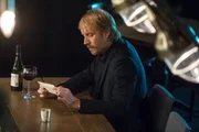 Versucht, seinen Bruder Sherlock wieder zur&uuml;ck nach London zu holen: Mycroft Holmes (Rhys Ifans) ...
