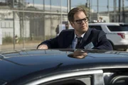 Dr. Jason Bull (Michael Weatherly)