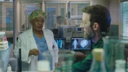 Loretta Wade (CCH Pounder, l.); Sebastian Lund (Rob Kerkovich, r.) Loretta Wade (CCH Pounder, l.); Sebastian Lund (Rob Kerkovich, r.)