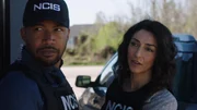 Quentin Carter (Charles Michael Davis, l.); Hannah Khoury (Necar Zadegan, r.)