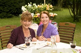 Hannelore Hoger (Luise), Gabriele Benesch (Christine).