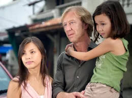 MDR Fernsehen MEIN HERZ IN MALAYSIA, am Sonntag (30.06.13) um 22:00 Uhr. Dalina (Carmen Soo) und J&uuml;rgen (Oliver Stritzel) sind stolz auf ihre keine Tochter Tanita (Kamila Jusupova).