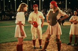 Die Baseballspielerinnen Dottie Hinson (Geena Davis) und ihre Schwester Kit Keller (Lori Petty) haben mal wieder eine Auseinandersetzung auf dem Spielfeld. Trainer Jimmy Dugan (Tom Hanks) versucht den Streit zu schlichten.