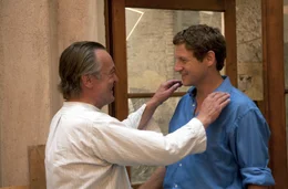 Helmut (Dietmar Mues, links) begr&uuml;&szlig;t seinen Sohn Georg (Thomas Unger) in der Drechslerei.