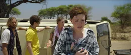 W&auml;hrend Billy (Chris Fisher, l.), Noah (Michael Johnstonh, 2.v.l.), Lauren (Rebecca Romijn, 2.v.r.) und Jack (Philip Winchester, verdeckt) bereits &uuml;ber ihre Lage diskutieren, ist Zoe (Isabel Bassett, r.) nach dem Unfall noch sichtlich geschockt.