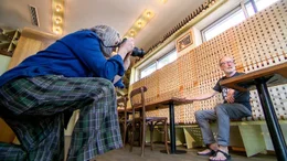 Elfie Semotan bei ihren fotografischen Streifz&uuml;gen im s&uuml;dlichen Burgenland.