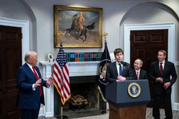 Trump und die Tech-Bosse: 500 Milliarden f&uuml;r K&uuml;nstliche Intelligenz - Von links: Pr&auml;sident Trump, Sam Altman, Masayoshi Son (Softbank), und Larry Ellison (Oracle) am 21.01.2025 bei der Ank&uuml;ndigung des Stargate Projekts.