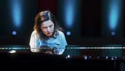 Jenny von Loeben (Hannah Herzsprung) als geniale Pianistin, &uuml;berw&auml;ltigt von dem Wunsch nach Rache