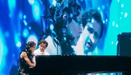 Jenny (Hannah Herzsprung) und Omar (Hassan Akkouch) nehmen gemeinsam an einer Castingshow teil