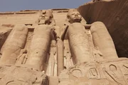Pharao Cheops und Ramses II. sind f&uuml;r den Bau der gr&ouml;&szlig;ten Projekte des alten &Auml;gypten verantwortlich: die Gro&szlig;e Pyramide von Gizeh und die Tempel von Abu Simbel.