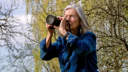 Elfie Semotan bei ihren fotografischen Streifz&uuml;gen im s&uuml;dlichen Burgenland.
