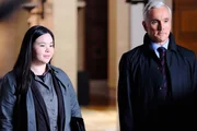The Capture Staffel 2 Folge 2 Unterwegs zur Befragung des Hauptverdächtigen: Tessa Wong als Chloe Tan, Ben Miles als Danny Hart The Capture Staffel 2 Folge 2 Unterwegs zur Befragung des Hauptverdächtigen: Tessa Wong als Chloe Tan, Ben Miles als Danny Hart