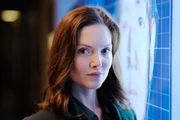 Befindet sich inmitten einer neuen Verschwörung: Holliday Grainger als Rachel Carey Befindet sich inmitten einer neuen Verschwörung: Holliday Grainger als Rachel Carey