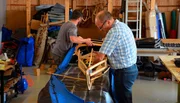 Ingolf Nietzschke ist Inhaber der Bootswerft in Pouch. Nach der politischen Wende hatte es die Bootswerft schwer, am Markt zu bleiben. Doch durch eine betriebseigene Tischlerei konnte die Faltbootproduktion am Laufen gehalten werden. Ingolf Nietzschke ist Inhaber der Bootswerft in Pouch. Nach der politischen Wende hatte es die Bootswerft schwer, am Markt zu bleiben. Doch durch eine betriebseigene Tischlerei konnte die Faltbootproduktion am Laufen gehalten werden.