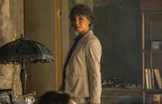 Sylvia Fox (Emilia Fox) alias "Kirsty" hat eine Stelle als persönliche Assistentin von Lee Hamilton in der Villa am Lago Trasimeno angenommen. Sylvia Fox (Emilia Fox) alias "Kirsty" hat eine Stelle als persönliche Assistentin von Lee Hamilton in der Villa am Lago Trasimeno angenommen.
