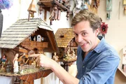 In Schonach im Schwarzwald findet Tobi raus, wie eine Pendeluhr funktioniert.