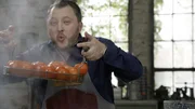 Produktentwickler Sebastian Lege demonstriert, mit welchem Verfahren man Tomaten am schnellsten häuten kann - und das im industriellen Maßstab. Produktentwickler Sebastian Lege demonstriert, mit welchem Verfahren man Tomaten am schnellsten häuten kann - und das im industriellen Maßstab.