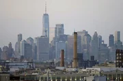 Vor dem Hintergrund der politischen Spannungen zwischen den USA und ihrer ehemaligen Kolonialmacht kam es 1849 in New York beim Auftritt eines britischen Schauspielers zu einem Aufruhr mit Toten und Verletzten. Vor dem Hintergrund der politischen Spannungen zwischen den USA und ihrer ehemaligen Kolonialmacht kam es 1849 in New York beim Auftritt eines britischen Schauspielers zu einem Aufruhr mit Toten und Verletzten.
