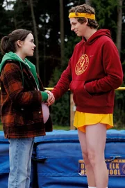 L-r: Juno MacGuff (Elliot Page), Paulie Bleeker (Michael Cera)