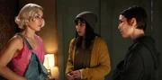 Drei der anderen Settman-Schwestern (Noomi Rapace) suchen nach Monday.