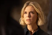 Sylvia Fox (Emilia Fox) erfährt ein Detail, das ein neues Licht auf die Ermordung des sozial engagierten Schulleiters Franco Gori wirft. Sylvia Fox (Emilia Fox) erfährt ein Detail, das ein neues Licht auf die Ermordung des sozial engagierten Schulleiters Franco Gori wirft.