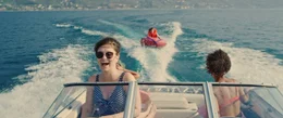 Der j&auml;hrliche Urlaub am Gardasee ist seit gemeinsamen Schulzeiten f&uuml;r die Clique um Francesca (Natalia Rudziewicz, l.), Luz (Janet Rothe, M.) und Fana (Thandi Sebe, r.) ein Muss.